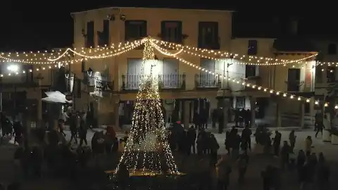 Imagen 1 de El pueblo a solo una hora de Madrid que no te puedes perder esta Navidad: su mercadillo abre este fin de semana