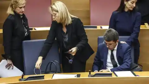 Imagen 1 de El WhatsApp de Mazón a Pradas tras alertarle ella la mañana del 29O de que "preocupa" el barranco del Poyo: "Cojonudo"