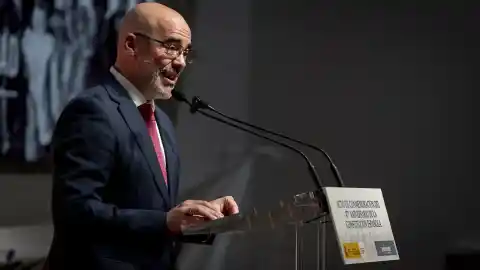 Imagen 1 de La Delegación del Gobierno contraprograma a Sol en un acto de la Constitución crítico con la gestión de Ayuso de la universidad