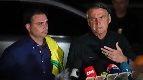 Imagen 1 de Flávio Bolsonaro asegura que su padre lo quiere como candidato a presidente de Brasil