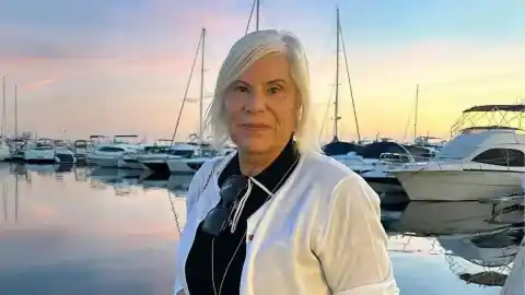 Imagen 1 de “No soy médium, yo interpreto; no quiero que me vean como un salvavidas”: de maestra a astróloga, tras jubilarse a los 60 años