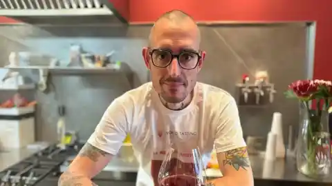 Imagen 1 de Eduard Ros, restaurador: “No tengo carta de vinos, al cliente le doy un Excel; cuando ve 700 líneas con referencias se sorprende, pero se deja recomendar”