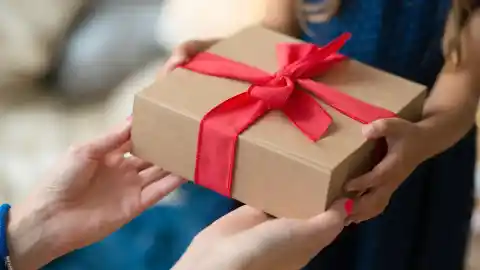 Imagen 1 de Trucos para el sorteo del amigo invisible: desde hacerlo con inteligencia artificial a usar WhatsApp