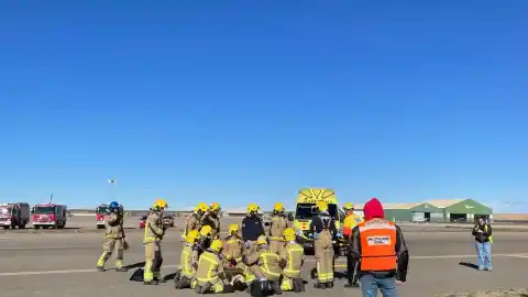 Imagen 1 de 200 personas participan en un simulacro de accidente entre aviones en el Aeropuerto de Lleida