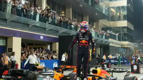 Imagen 1 de Verstappen intimida con una 'pole' bárbara para la batalla final por el Mundial; Norris, 2.º, y Piastri, 3.º