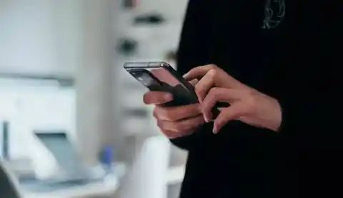 Imagen 1 de Dos detenidos en Barcelona por estafas a través del teléfono: enviaron 790.000 mensajes desde 431 líneas