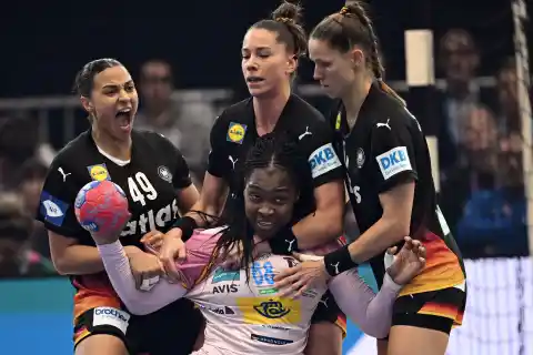 Imagen 1 de La muerte digna de España en el Mundial femenino de balonmano tras caer ante el muro alemán