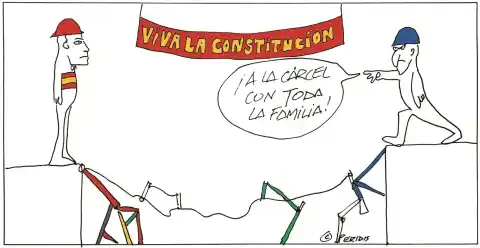 Imagen 1 de Peridis: “Viva la Constitución”