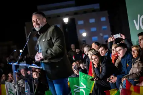 Imagen 1 de Extremadura se mira al espejo en unas elecciones clave: “Prohibiría que vengan de Madrid”