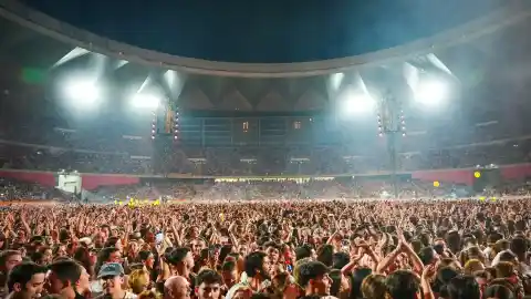 Imagen 1 de Multa de 20.000 euros por no devolver el dinero de los vasos reutilizables en los conciertos de Manuel Carrasco en Sevilla