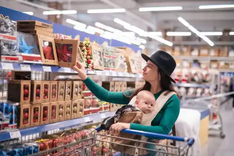 Imagen 1 de Cómo organizar la primera Navidad con un bebé: readaptar tradiciones, poner límites y no tener expectativas