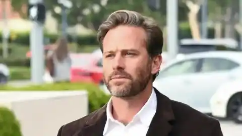 Imagen 1 de Armie Hammer, el galán caníbal que Hollywood canceló y ahora regresa riéndose de sí mismo