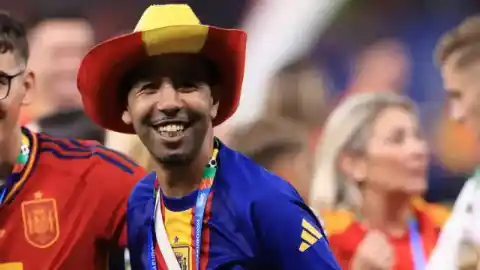 Imagen 1 de El padre de Lamine Yamal la lía y la seguridad de La Cartuja tiene que intervenir: "Ha estado provocando"