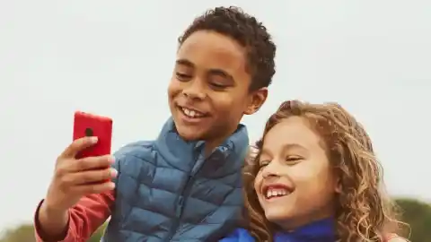 Imagen 1 de Crean un móvil para niños sin acceso a internet ni a las redes sociales: así es el XploraOne