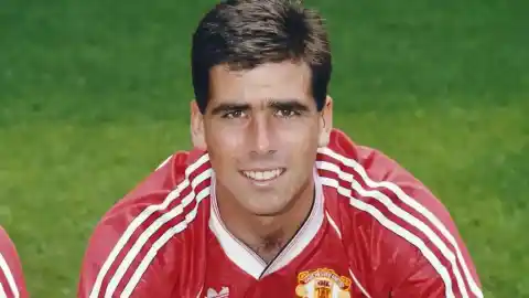 Imagen 1 de Qué fue de... Neil Webb: un internacional con Inglaterra que acabó de cartero y repartidor