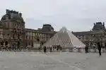 Imagen 1 de Obras y documentos antiguos del Louvre, dañados por una fuga de agua en cañerías viejas y defectuosas
