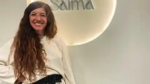 Imagen 1 de Marta León, experta en hormonas: "El pelo no se cae solo porque sí. Muchas veces es el reflejo de un desequilibrio interno"