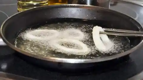 Imagen 1 de El truco de restaurante para eliminar el olor a fritura cuando cocinamos en casa