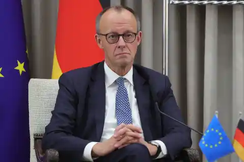 Imagen 1 de Merz, acechado por la extrema derecha y la frágil economía, busca su espacio para liderar Alemania y Europa