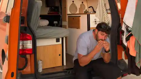 Imagen 1 de La vida de José Antonio en una furgoneta por la crisis de la vivienda: "Los jóvenes tienen un mal futuro"