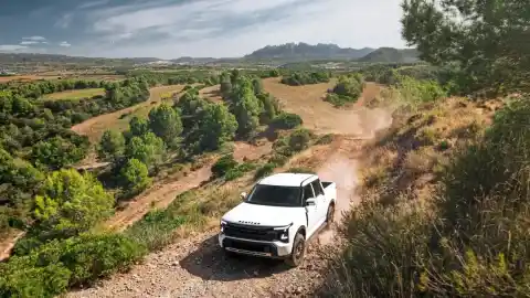 Imagen 1 de Los 13 coches pick-up que protagonizarán 2026: el Santana eléctrico fabricado en Linares será la gran novedad del año en España
