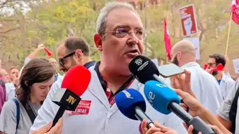 Imagen 1 de Metges de Catalunya pide acabar con la "sobrecarga asistencial" y los turnos de 24 horas