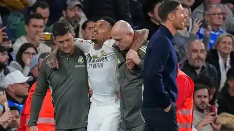 Imagen 1 de Militao, cuatro meses de baja por una rotura muscular con afectación al tendón