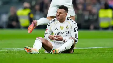 Imagen 1 de Alerta roja en el Madrid antes del City: cuatro meses para Militao, sin Camavinga y Huijsen, y Mbappé tocado