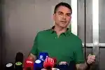 Imagen 1 de Flávio Bolsonaro pone la amnistía como condición para declinar su candidatura presidencial: "Jair Bolsonaro tiene que estar en las urnas"