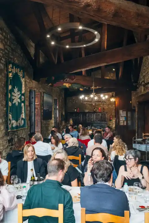 Imagen 1 de Las sociedades gastronómicas, como diría Arguiñano, son sitios con fundamento