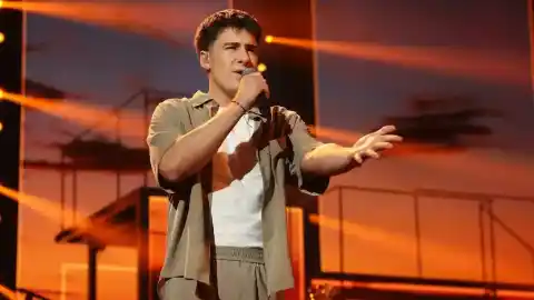 Imagen 1 de Ni pasta ni tortilla de patatas: el plato estrella de Guille Toledano, de 'OT 2025', que trabajó como cocinero