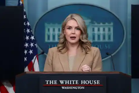 Imagen 1 de Una jueza pone en libertad bajo fianza a la madre del sobrino de la portavoz de la Casa Blanca tras ser detenida por el ICE