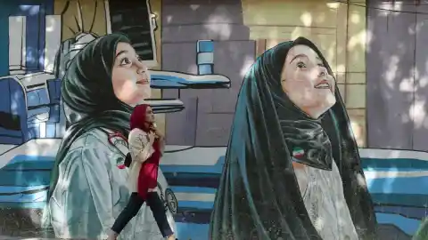 Imagen 1 de Corrían sin hiyab, las muy...