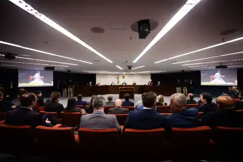 Imagen 1 de Brasil, campeón mundial de supersalarios: 53.000 funcionarios cobran más que el techo; en Portugal hay tres