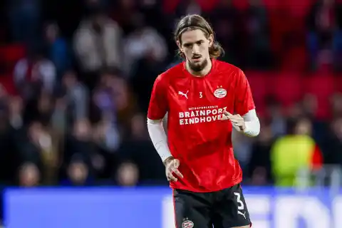 Imagen 1 de Yarek Gasiorowski, central español del PSV: “No logro quitar a mi padre del camión”