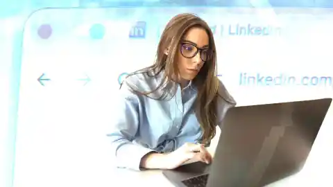 Imagen 1 de Las plataformas de empleo se llenan de 'ghost jobs', ofertas de trabajo falsas que juegan con tus esperanzas para robarte los datos