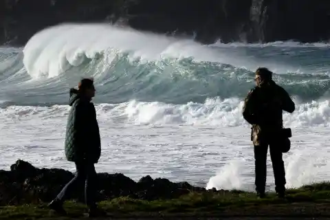 Imagen 1 de La Aemet pone en alerta naranja a Galicia y el Cantábrico por fuerte temporal de lluvias y viento