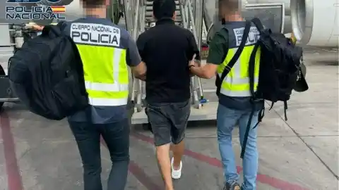 Imagen 1 de Expulsados de España tres presos de Girona condenados por agresión sexual y tráfico de drogas