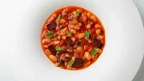 Imagen 1 de Ligera, vegetal y con el sello de un maestro: así es la fabada vegana de Joan Roca