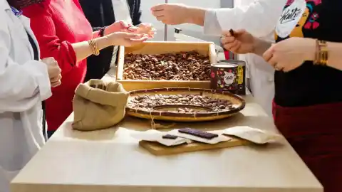 Imagen 1 de Así es la empresa familiar vasca que ganó el oro mundial en la categoría de chocolates blancos aromatizados y trabaja con ingredientes de máxima calidad