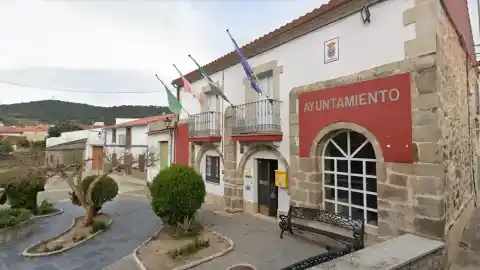 Imagen 1 de El PSOE pide el acta a un concejal socialista de Valdemorales detenido por un delito contra la libertad sexual