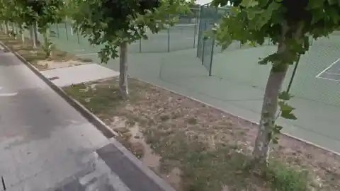 Imagen 1 de Patadas, puñetazos, tirones de pelo... Investigan la paliza a una niña de 13 años al salir de una clase de tenis