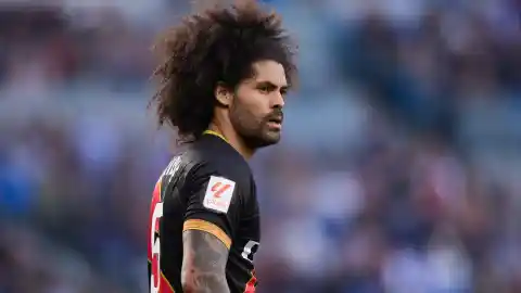 Imagen 1 de El futbolista Aridane, tras chocar con varios coches aparcados y dar positivo: "Cometí un error humano"