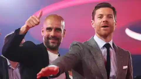 Imagen 1 de El surrealista consejo de Guardiola a Xabi Alonso: "Que mee con la suya y como no meará colonia..."
