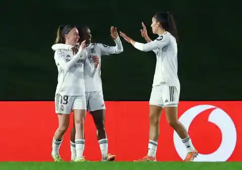 Imagen 1 de El Real Madrid femenino gana al Wolfsburgo y se sitúa entre los cuatro primeros en la Champions