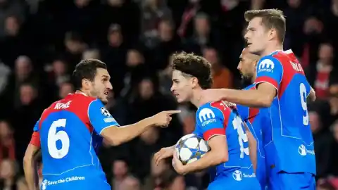 Imagen 1 de El Atlético remonta al PSV y el Liverpool reduce al Inter en Milán
