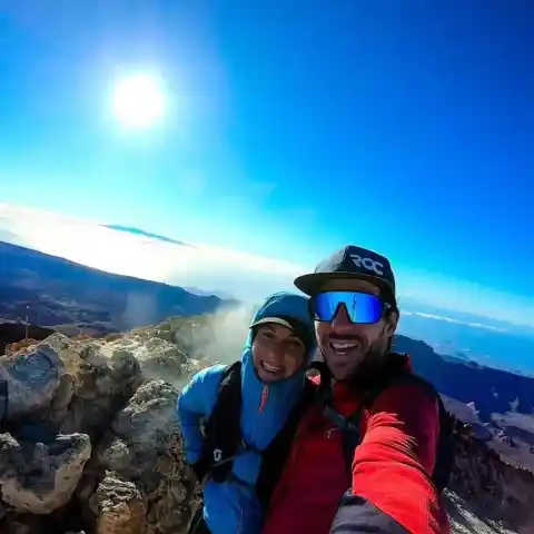 Imagen 1 de Un alpinista, acusado de homicidio por la muerte de su pareja en una escalada: silenció el móvil y rechazó un rescate en helicóptero