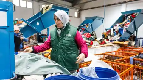 Imagen 1 de La ultra fast fashion inunda el planeta y colapsa la exportación de ropa de segunda mano