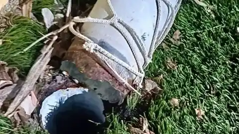 Imagen 1 de Herido un niño en Cádiz tras caerle en la cabeza el poste de una portería de fútbol del campo donde entrenaba