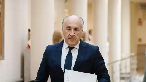 Imagen 1 de El alcalde de Algeciras renuncia a su militancia en el PP tras las denuncias por acoso sexual